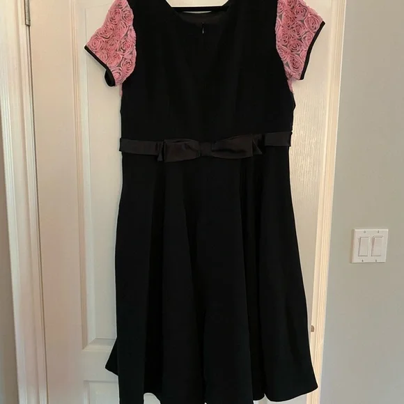 Dress - Picture 2 of 4